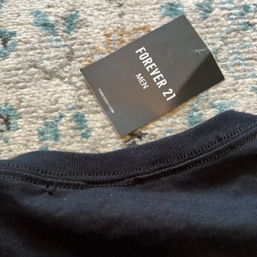 NWT Forever 21 Pink Floyd World Tour 1977 Retro Graphic Tee - Picture 14 of 15